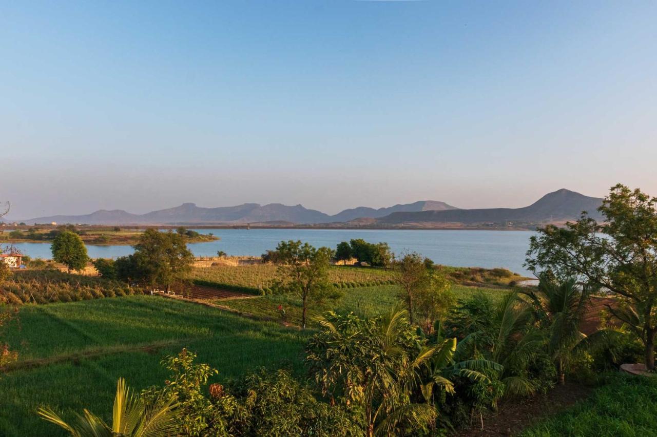 Luna Villa By Stayvista - Lakeside Charm With Terrace, Lush Lawn & Modern Decor Nashik Bagian luar foto