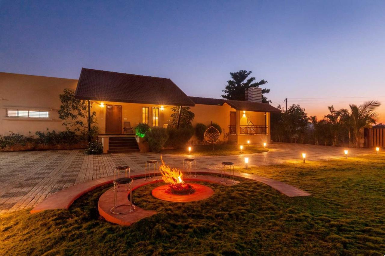 Luna Villa By Stayvista - Lakeside Charm With Terrace, Lush Lawn & Modern Decor Nashik Bagian luar foto