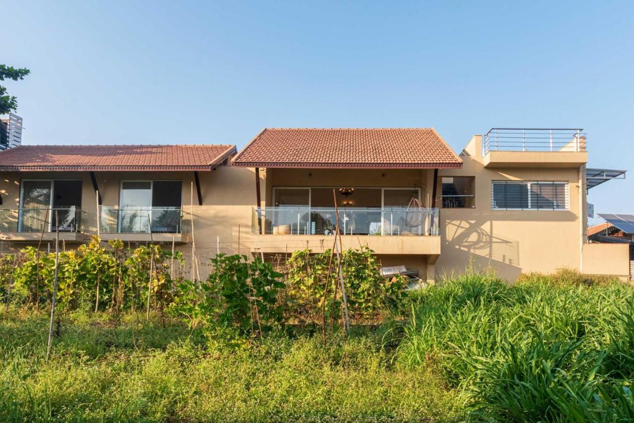 Luna Villa By Stayvista - Lakeside Charm With Terrace, Lush Lawn & Modern Decor Nashik Bagian luar foto