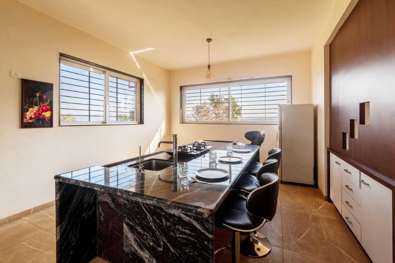 Luna Villa By Stayvista - Lakeside Charm With Terrace, Lush Lawn & Modern Decor Nashik Bagian luar foto