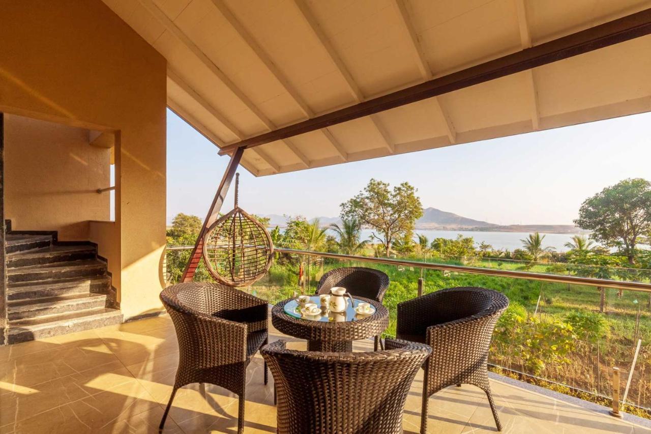 Luna Villa By Stayvista - Lakeside Charm With Terrace, Lush Lawn & Modern Decor Nashik Bagian luar foto