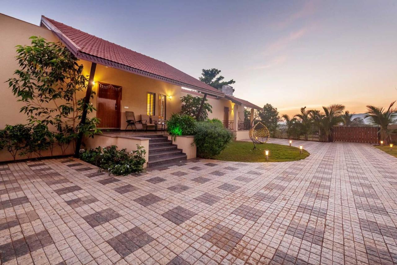 Luna Villa By Stayvista - Lakeside Charm With Terrace, Lush Lawn & Modern Decor Nashik Bagian luar foto