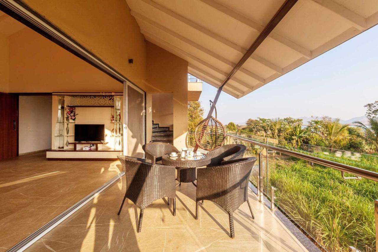 Luna Villa By Stayvista - Lakeside Charm With Terrace, Lush Lawn & Modern Decor Nashik Bagian luar foto