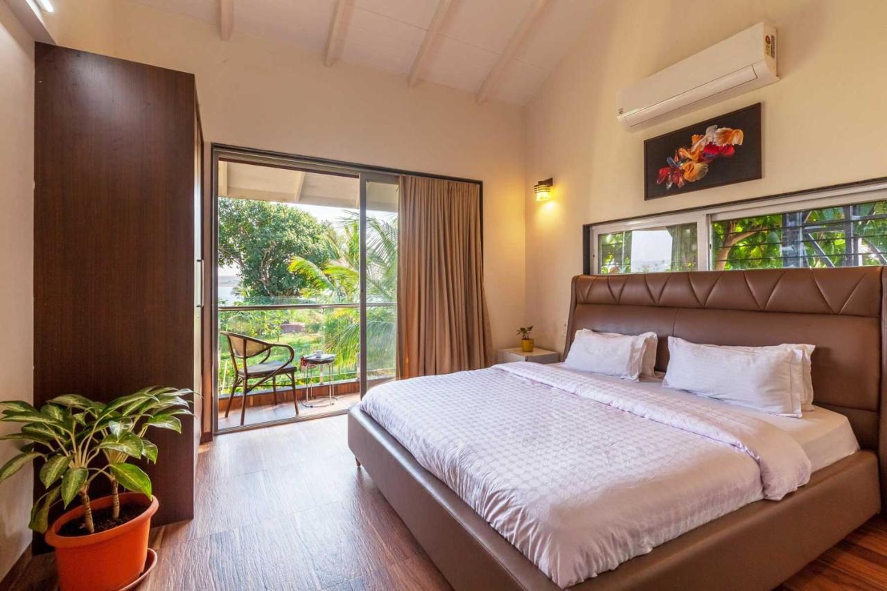Luna Villa By Stayvista - Lakeside Charm With Terrace, Lush Lawn & Modern Decor Nashik Bagian luar foto