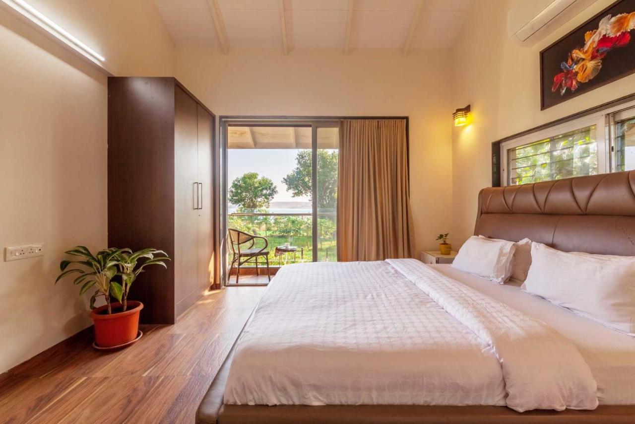 Luna Villa By Stayvista - Lakeside Charm With Terrace, Lush Lawn & Modern Decor Nashik Bagian luar foto