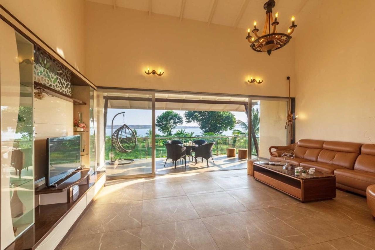 Luna Villa By Stayvista - Lakeside Charm With Terrace, Lush Lawn & Modern Decor Nashik Bagian luar foto