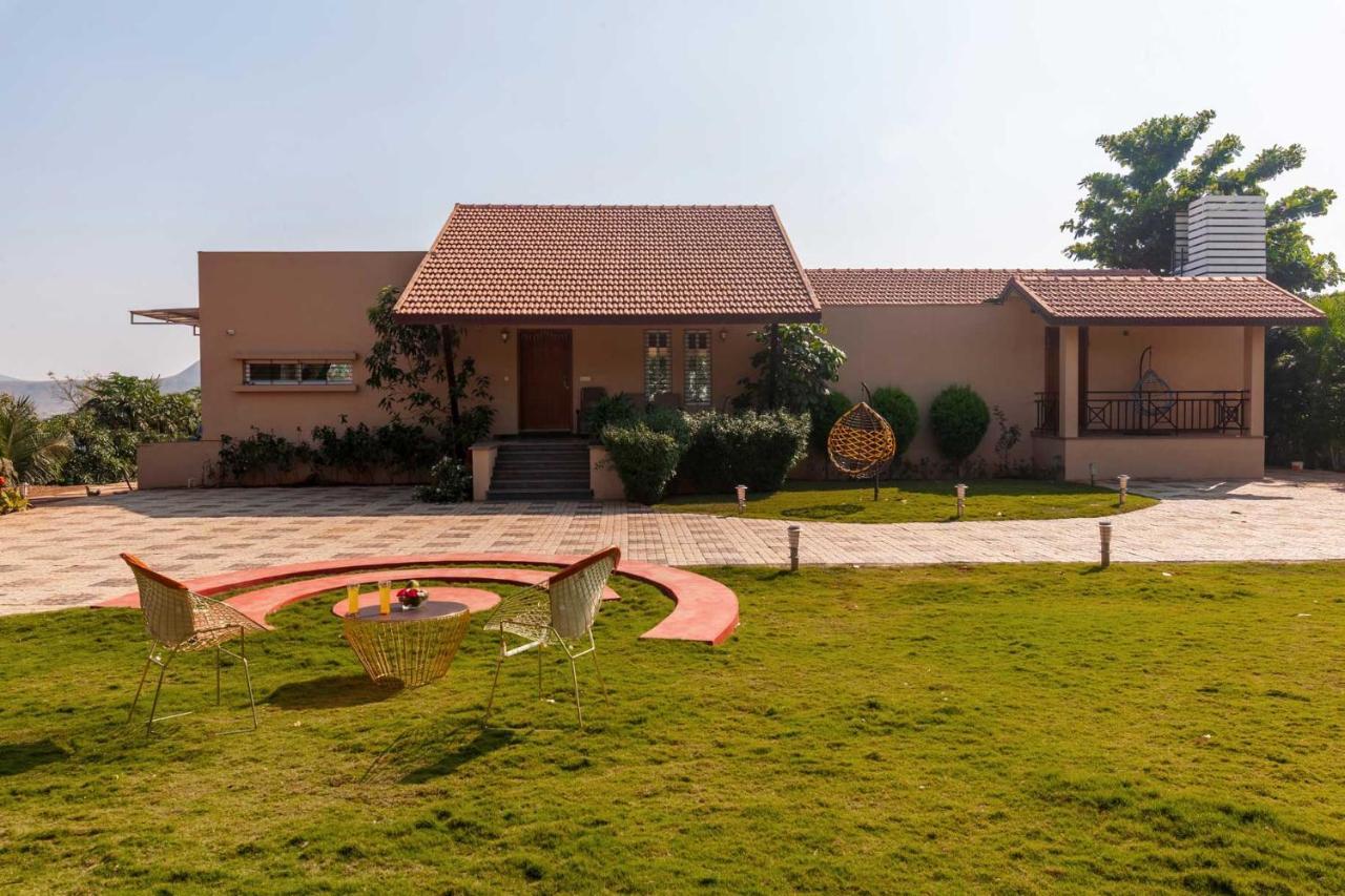 Luna Villa By Stayvista - Lakeside Charm With Terrace, Lush Lawn & Modern Decor Nashik Bagian luar foto