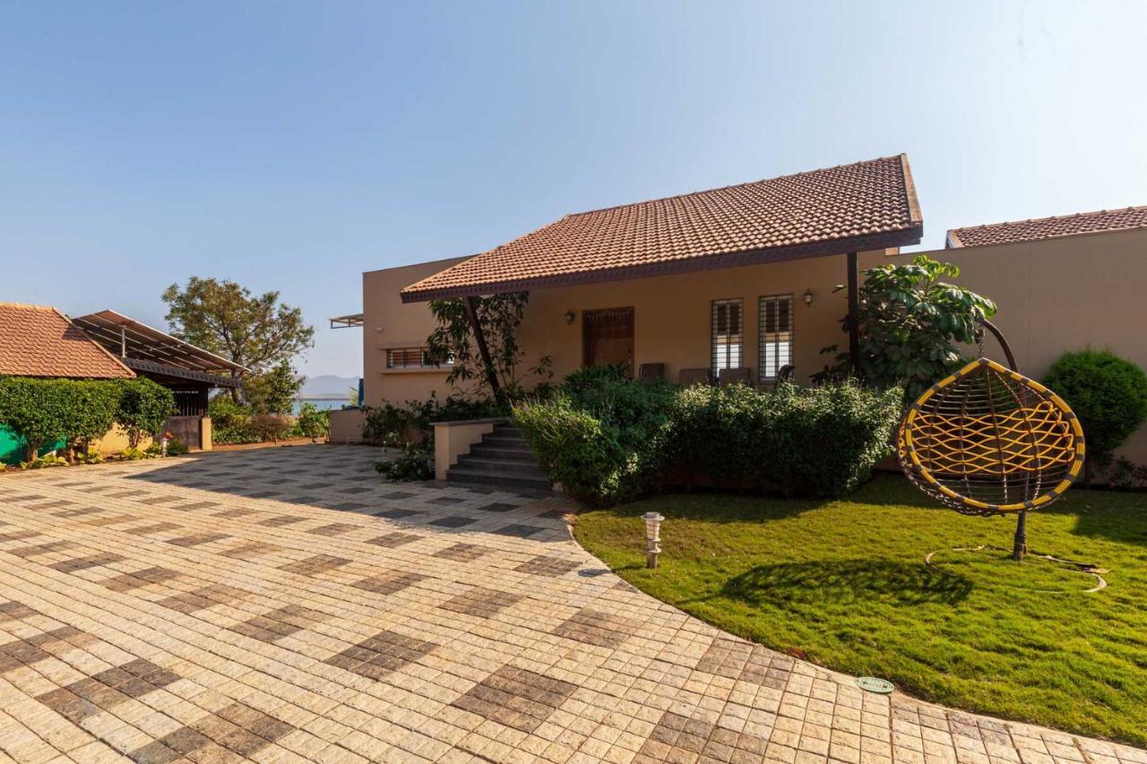Luna Villa By Stayvista - Lakeside Charm With Terrace, Lush Lawn & Modern Decor Nashik Bagian luar foto