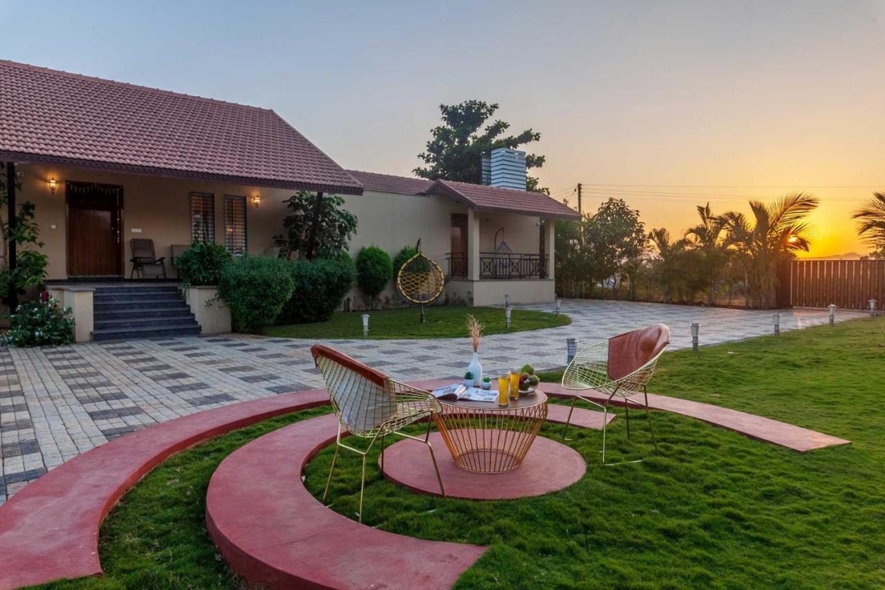 Luna Villa By Stayvista - Lakeside Charm With Terrace, Lush Lawn & Modern Decor Nashik Bagian luar foto